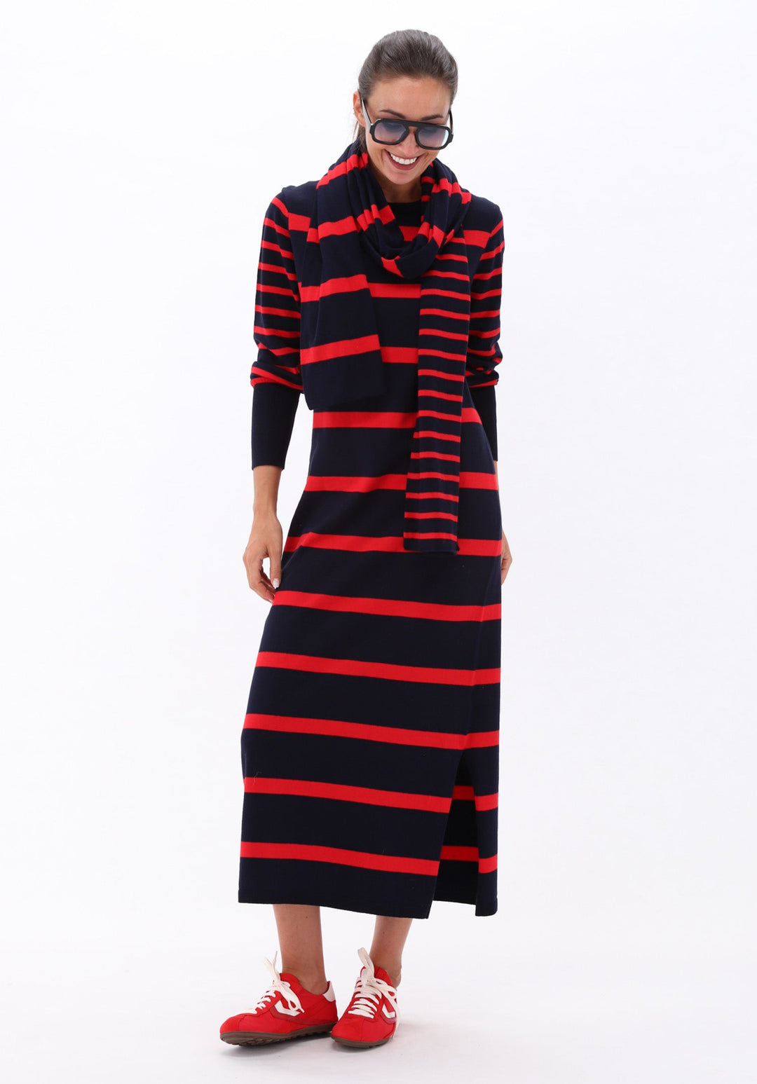 You're My Lobster — Gebreide maxi jurk met strepen & sjaal — campagnebeeld NAVY