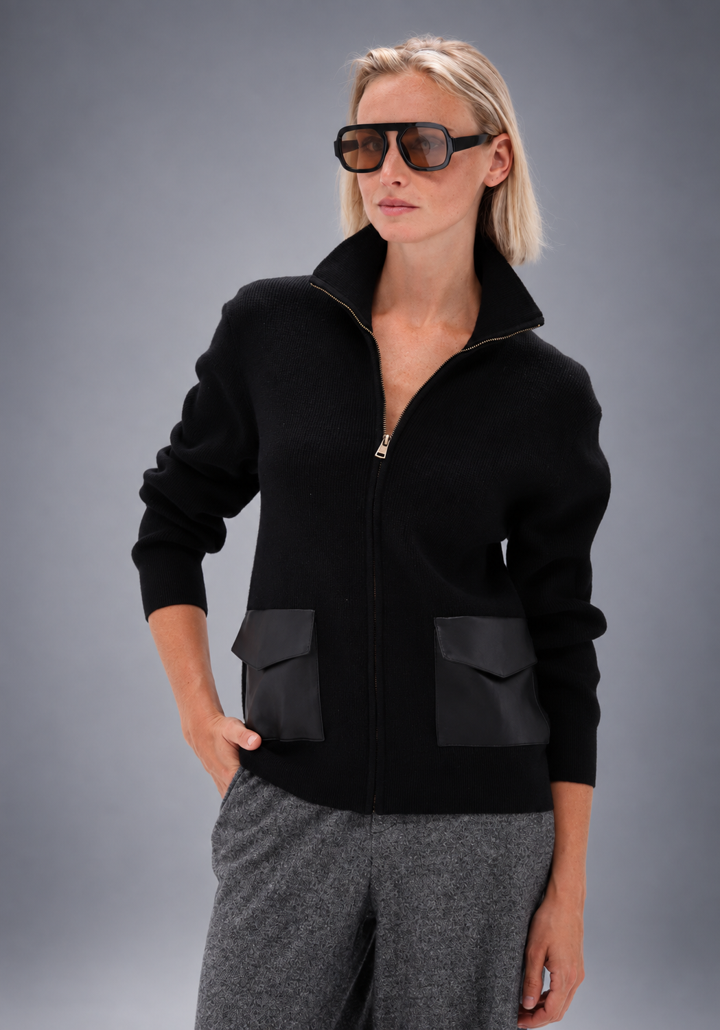 You're My Lobster — Vest met rits & zakjes in lederlook — campagnebeeld BLACK