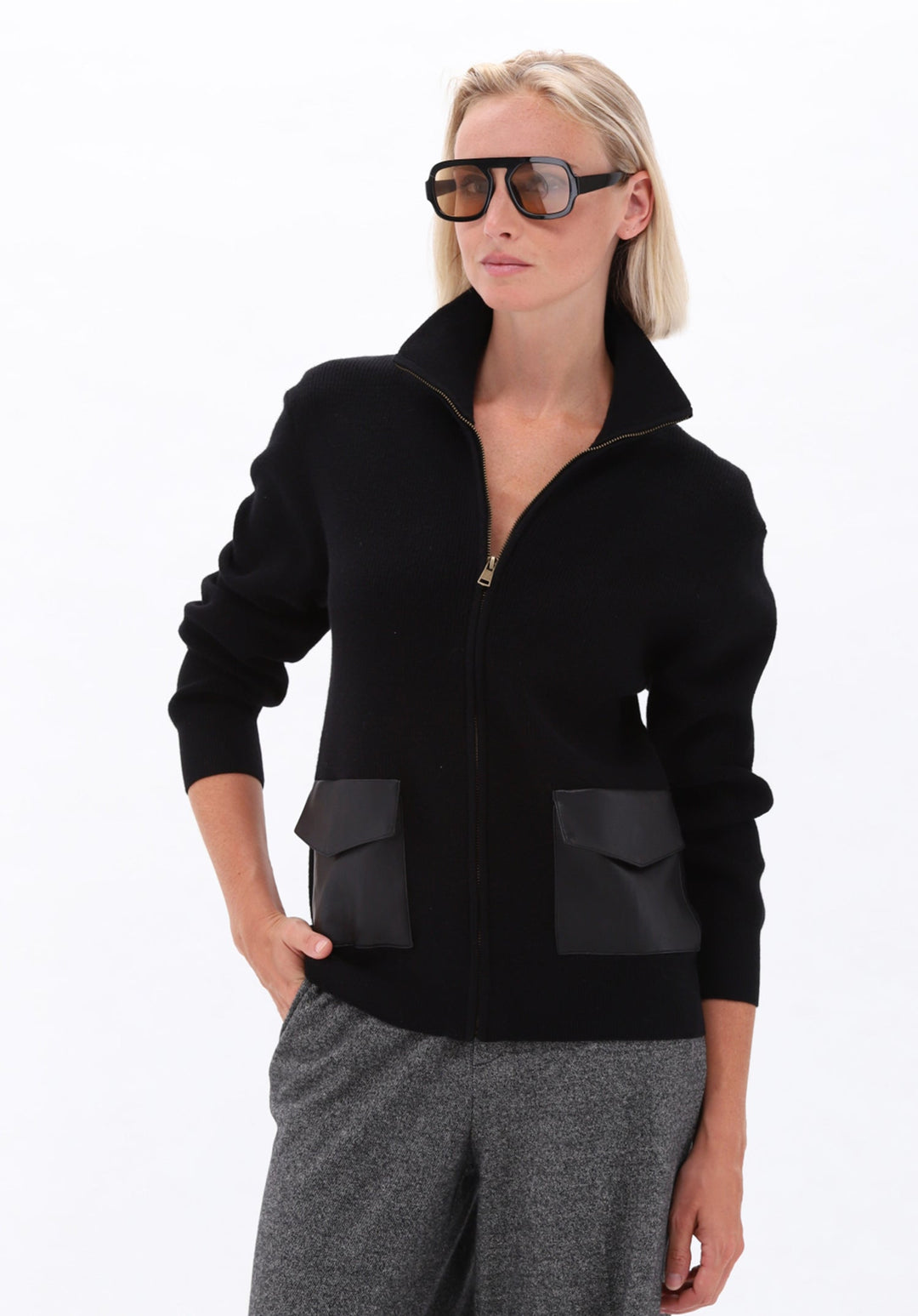 You're My Lobster — Vest met rits & zakjes in lederlook — campagnebeeld BLACK14