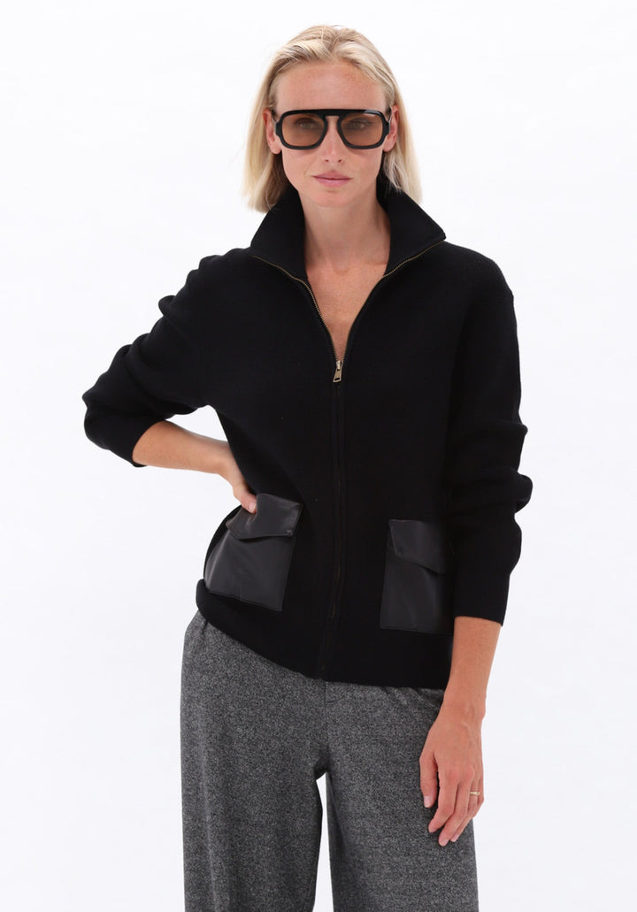 You're My Lobster — Vest met rits & zakjes in lederlook — campagnebeeld BLACK141
