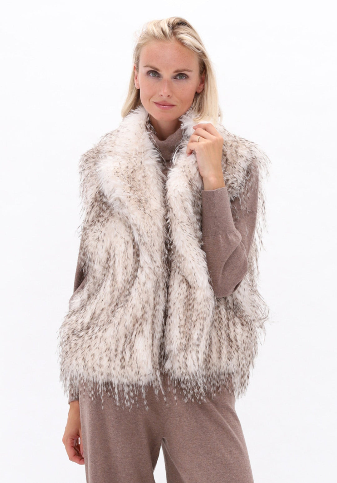 You're My Lobster — Gebreide set met rolkraag — campagnebeeld TAUPE
