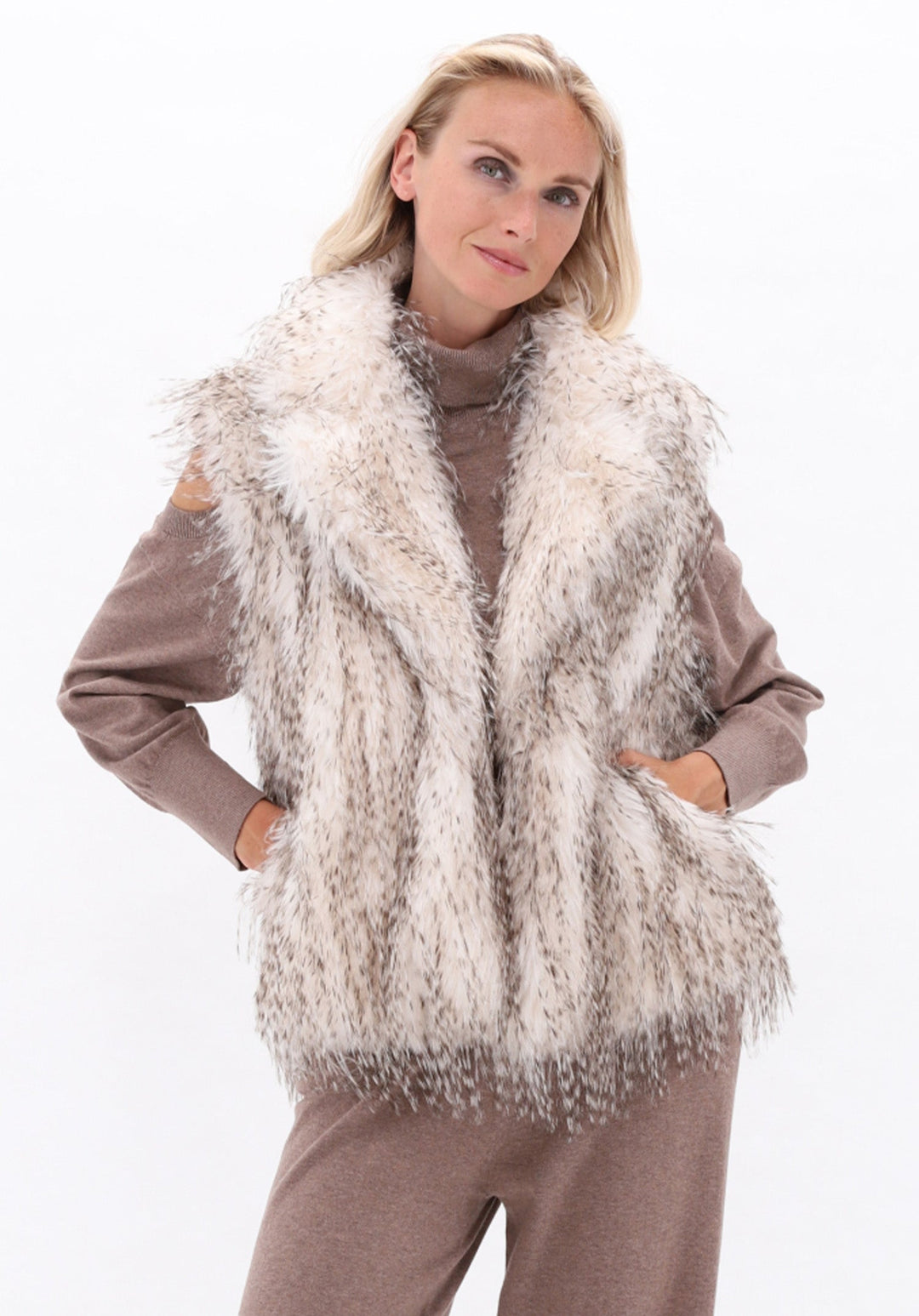 You're My Lobster — Bont gilet — campagnebeeld TAUPE