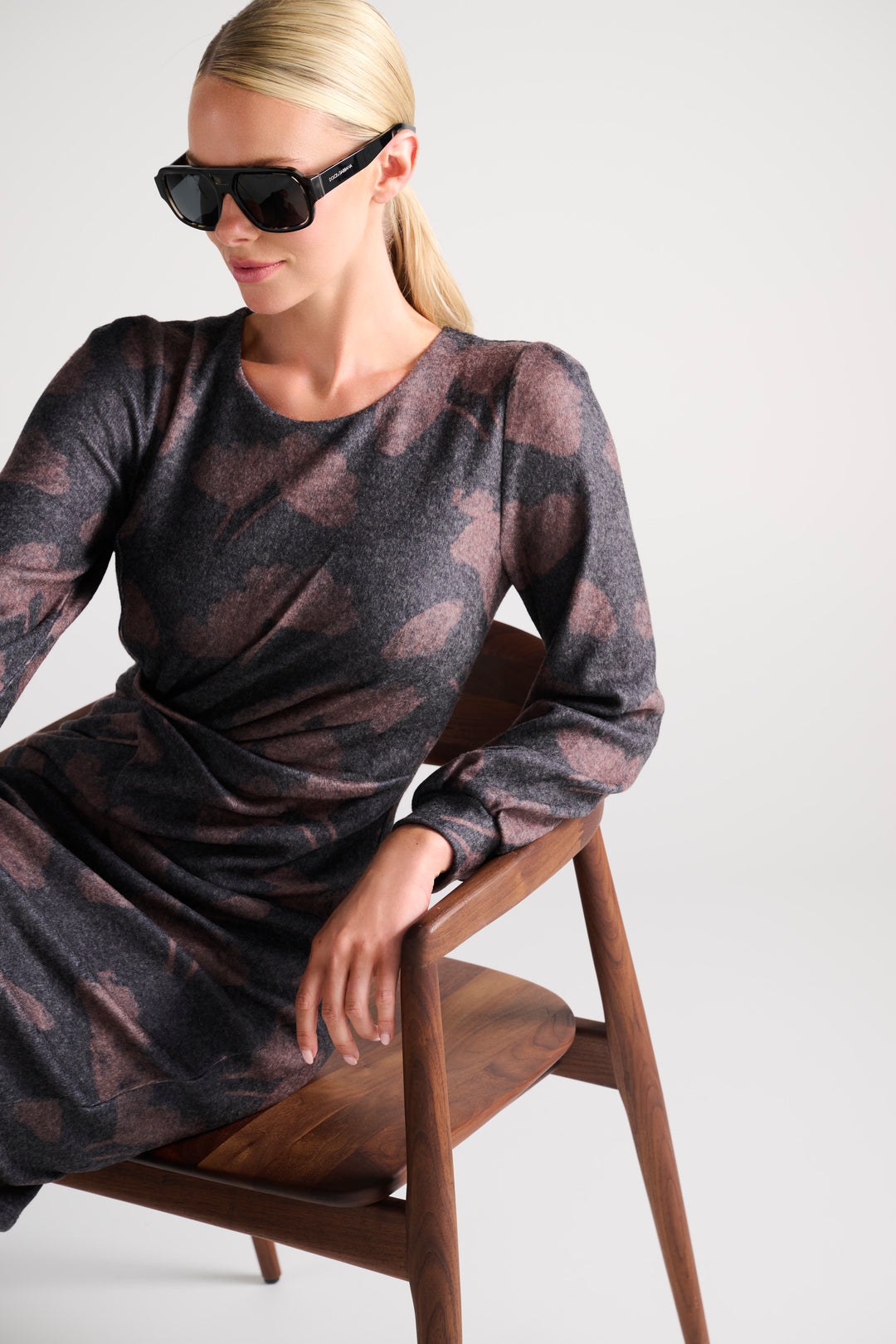 K-design — Soft touch jurk met plooitjes — publicity