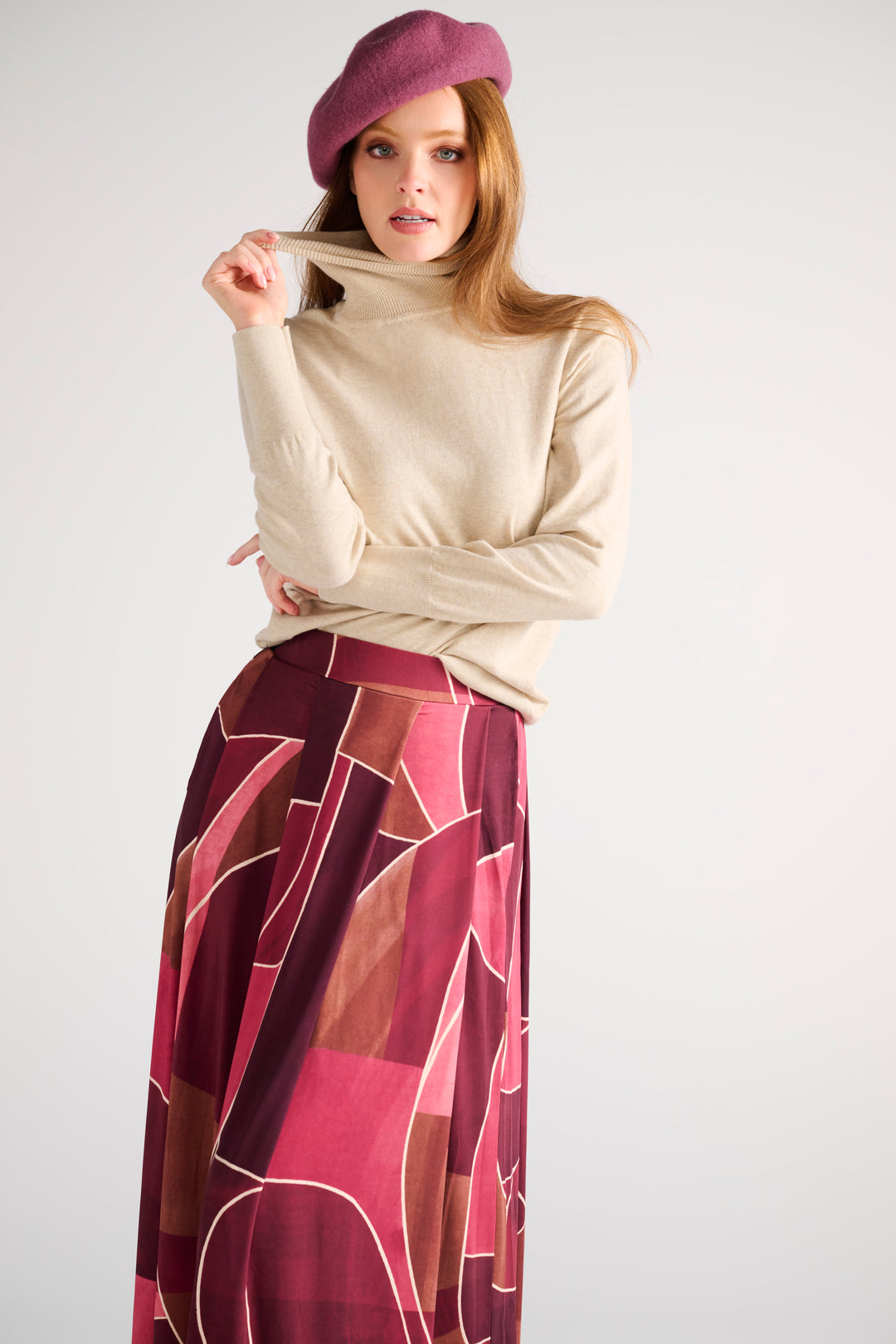 K-Design - Pull met rolkraag (B873) — publicity ecru skirt