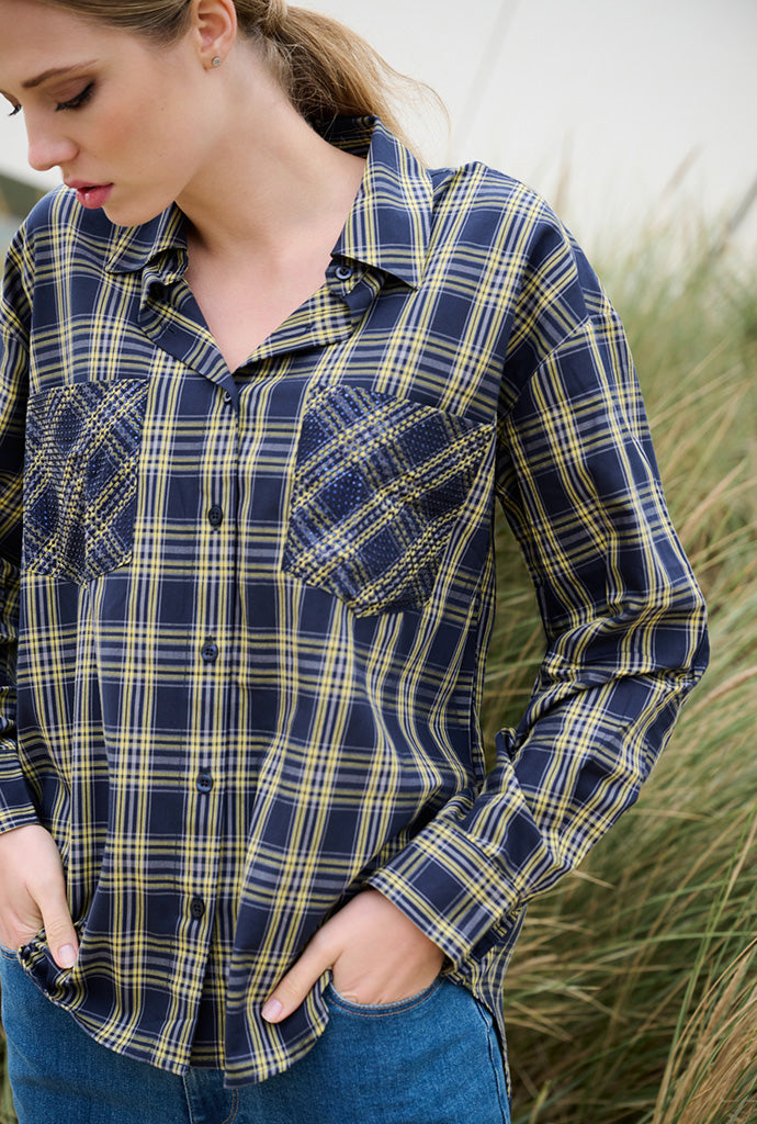 K-Design - Oversized tartan blouse met studs (B791)